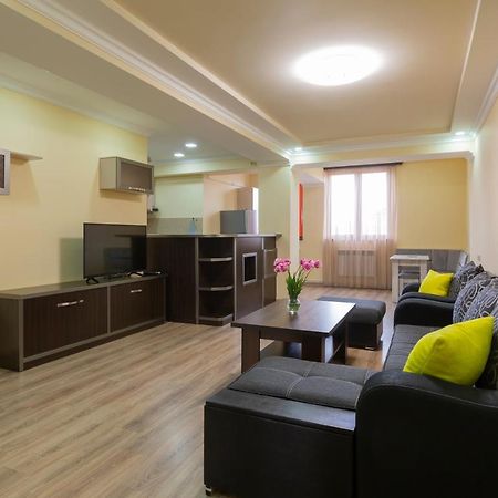 Umba Apartment N5 - Balcony And Mount Ararat View เยเรวาน ภายนอก รูปภาพ