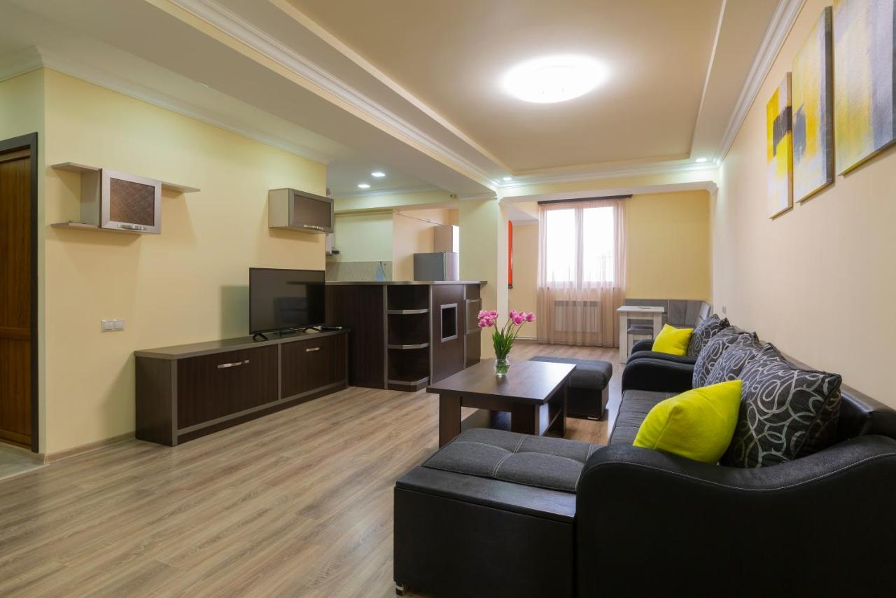 Umba Apartment N5 - Balcony And Mount Ararat View เยเรวาน ภายนอก รูปภาพ