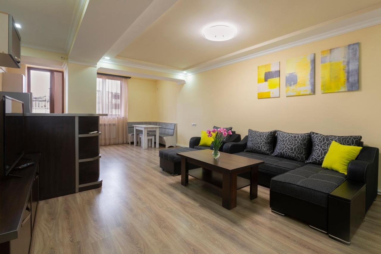 Umba Apartment N5 - Balcony And Mount Ararat View เยเรวาน ภายนอก รูปภาพ