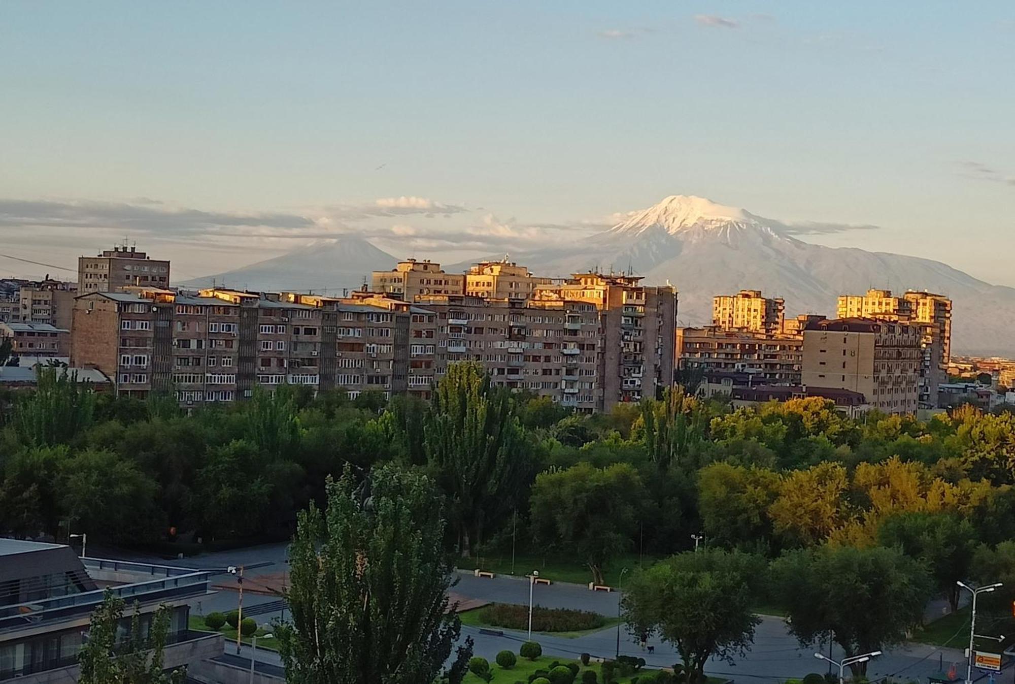 Umba Apartment N5 - Balcony And Mount Ararat View เยเรวาน ภายนอก รูปภาพ